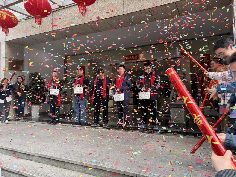 策马扬鞭启新程，巳巳如意开门红